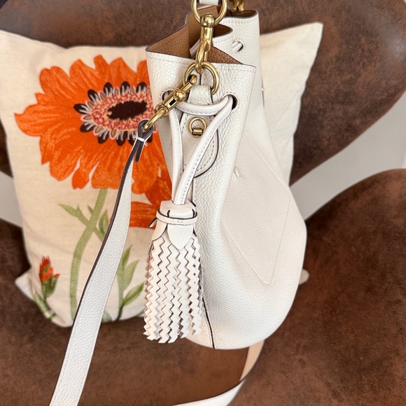 Coach Lora Bucket Bag Whipstitch Tassels Hangtag Chalk 2020 #651 - Picture 7 of 12